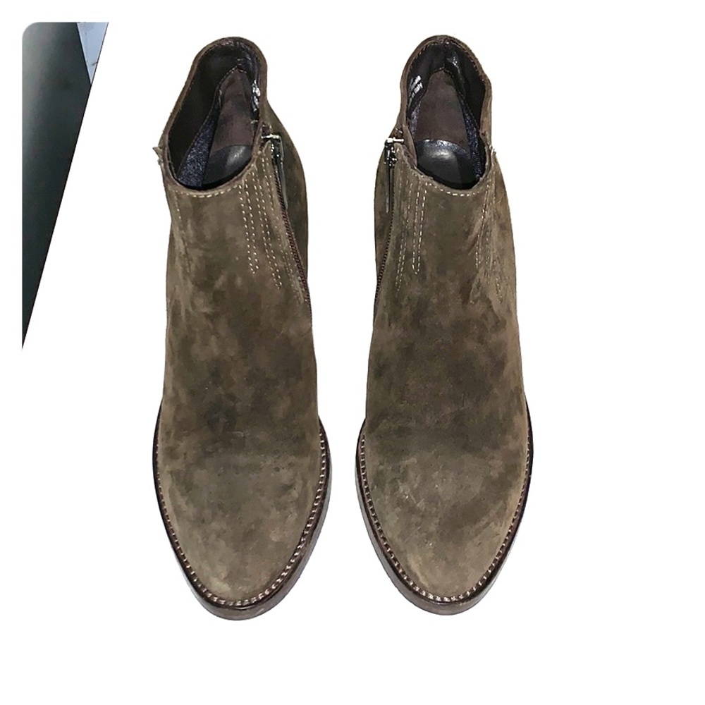 Women’s Zipper Booties